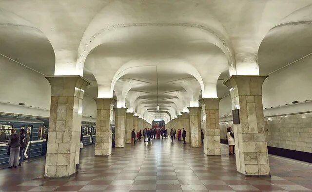 Станция метро "Кропоткинская" IZI Travel