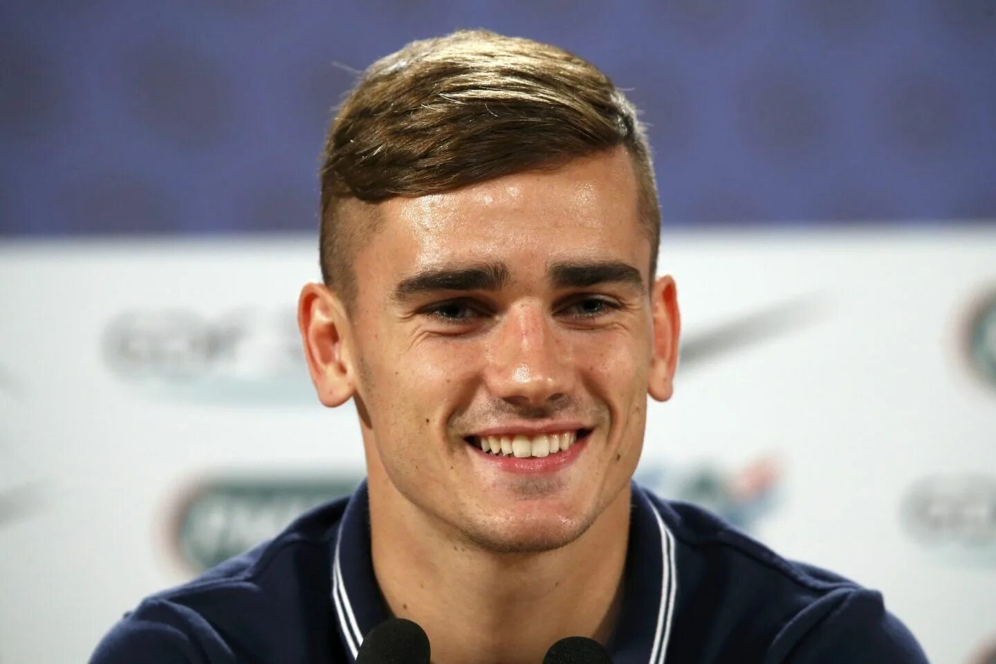 Есть ли такой футболист. Antoine griezmann - футболист. Есть ли такой футболист. Есть ли такой футболист. Футболисты.