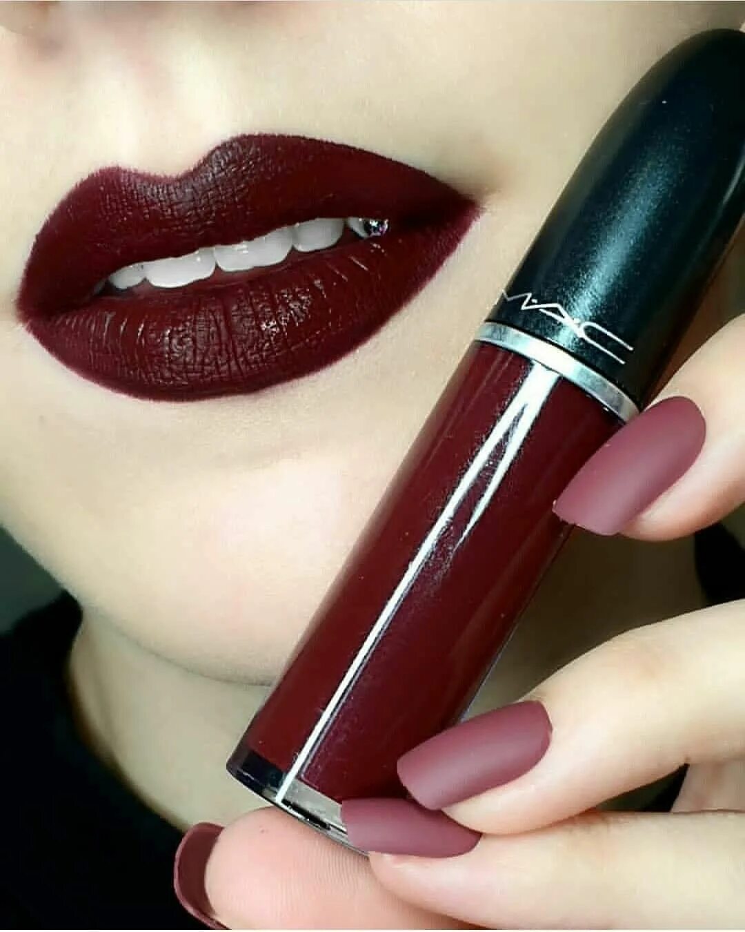 Помада цвета марсала. Помада мак lip gloss. mac lipstick винный цвет. mac помада high drama. помада мак lipglass.
