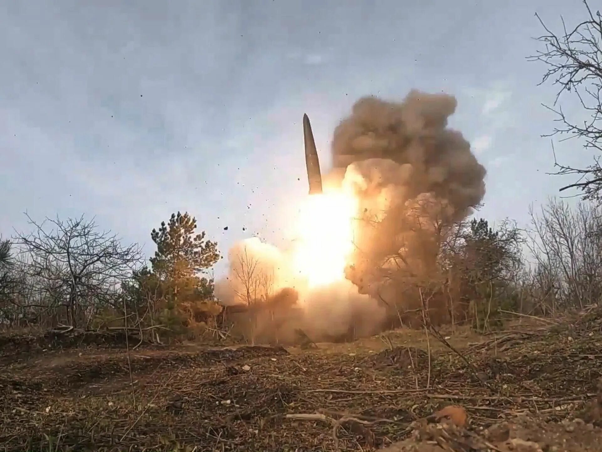 Боевые действия на 25. Боевые действия на 25. Боевики украины. Танк всу 2022. Украинские войска.