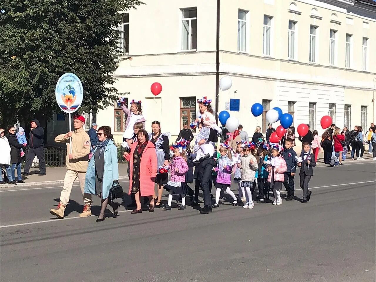 Полумарафон раевича. Тульский забег 2022. Марафон раевича 2022 новосибирск. День голосования 2022 году. Парад первоклассников козельск.