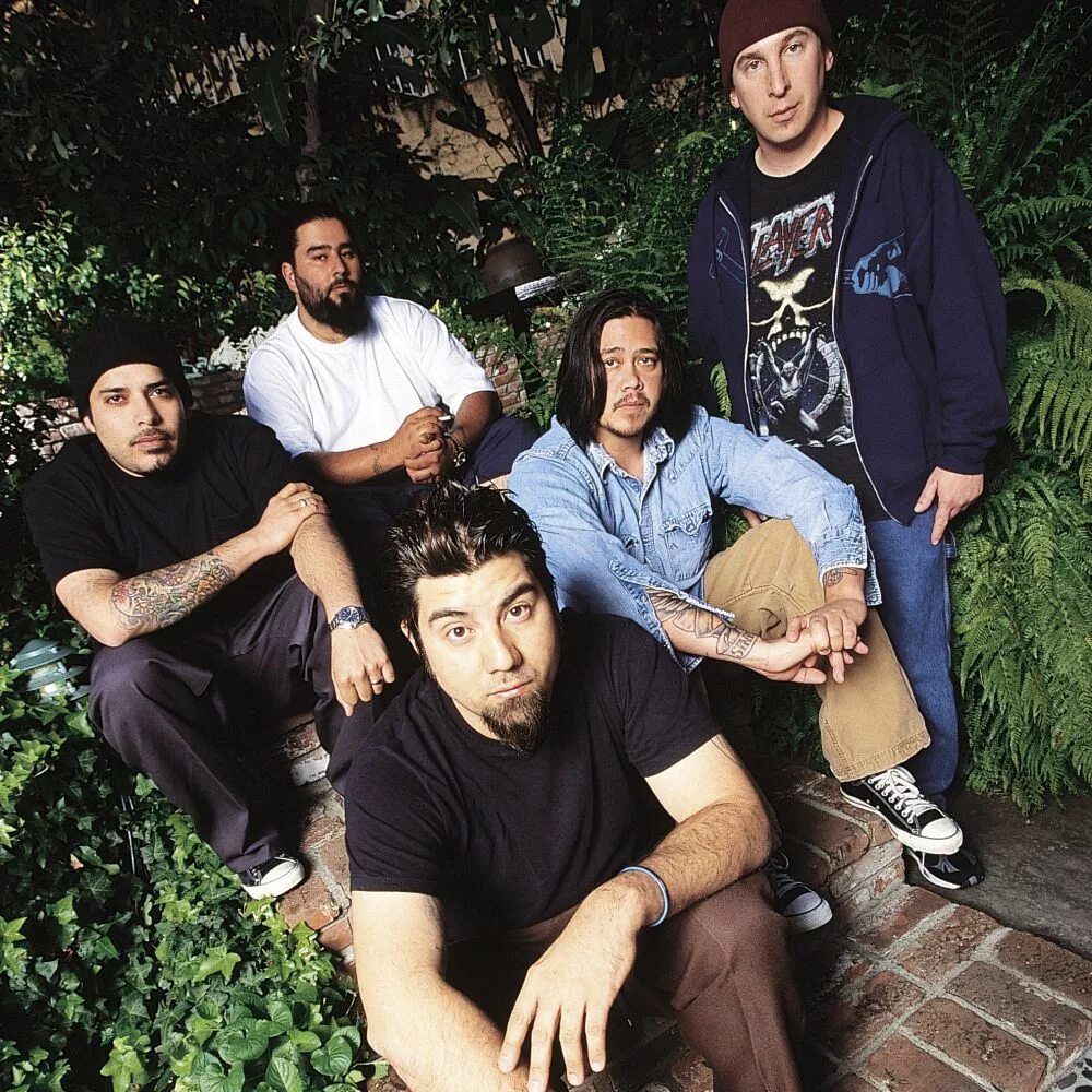 Deftones слушать. Deftones слушать. Deftones 1994. Deftones 2022. Deftones слушать.