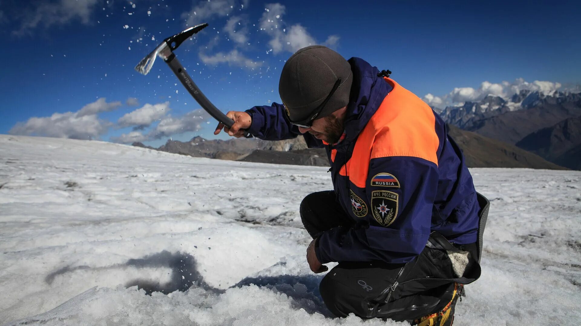 Лавина на амуре. Оползни лавины. Центр сложнокоординационных видов спорта в комсомольске-на-амуре. Сход лавины в хибинах. Озеро амут комсомольск на амуре зимние.