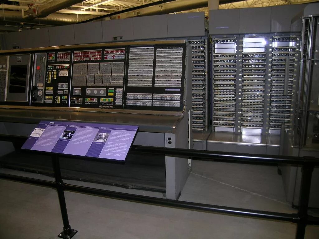 Main frame. Эвм (mainframe). мэйнфрейм ibm 8000. большие эвм. большие эвм мэйнфреймы.