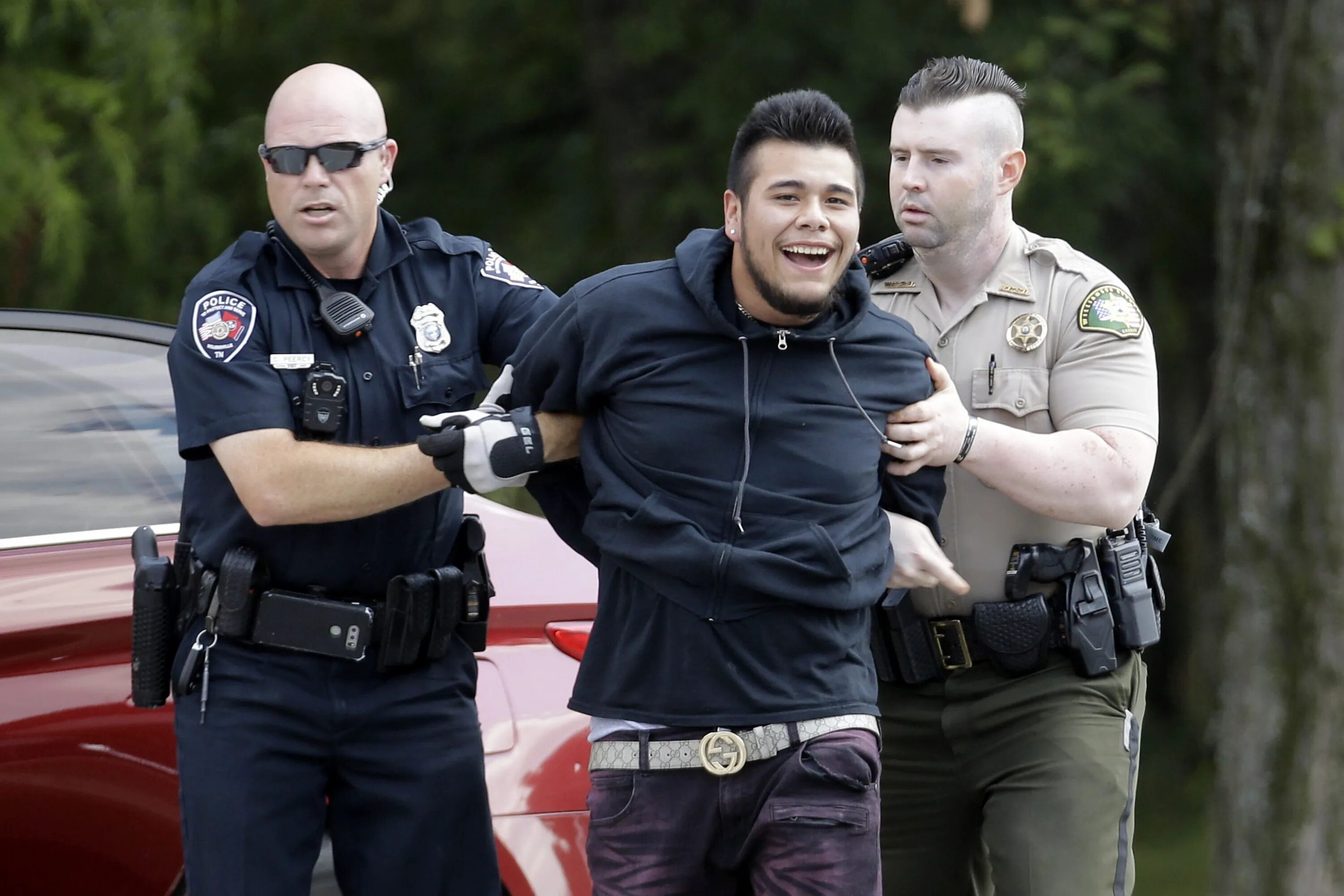 He is policeman. Полиция США. Полицейский ордер. МП В полиции. Полиция и преступники.
