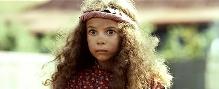 Анна каменкова девочка ищет отца. Надя михалкова утомленные солнцем. Утомленные солнцем девочка. Цыганка из фильма утомленные солнцем 2. Команда квн сочи утомленные солнцем.