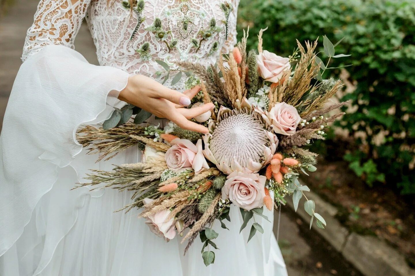 Букет бохо шик. Свадебный букет бохо шик. Букет невесты бохо рустик. Букет бохо. Свадебный букет для невесты в стиле бохо.