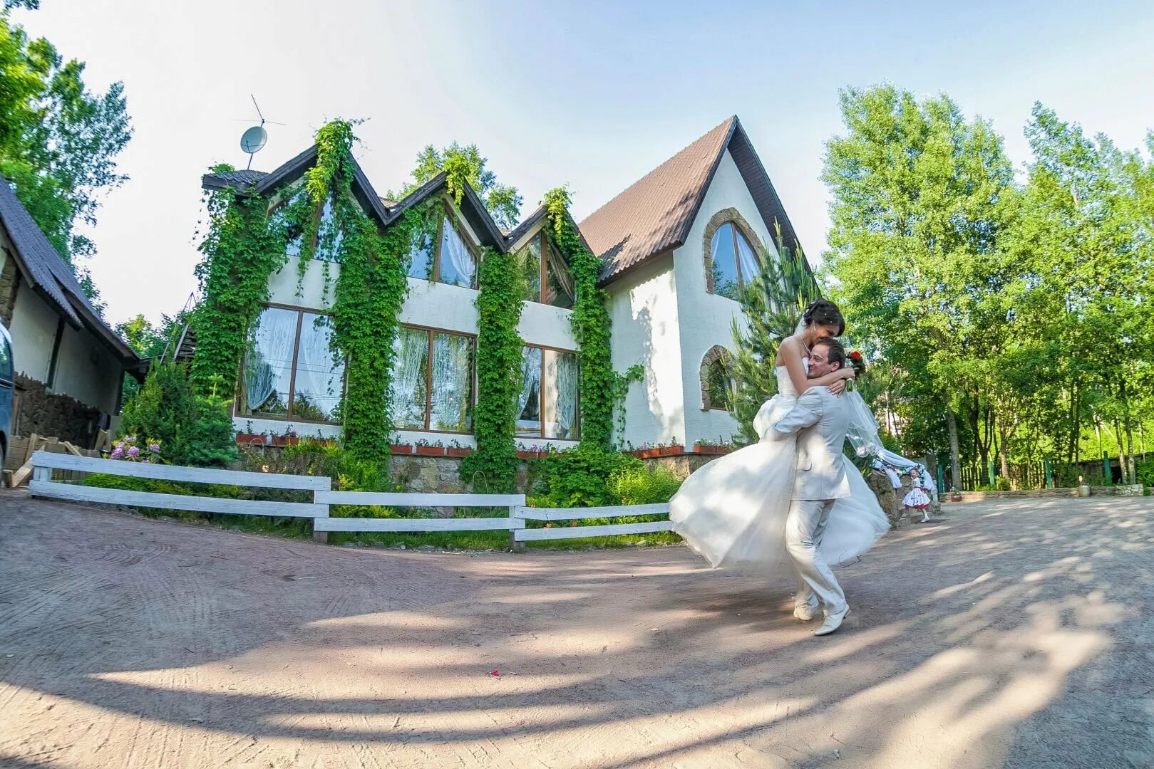 свадьба в загородном доме. шикарная свадьба. дом для свадьбы. свадьба в коттедже. свадебный коттедж.