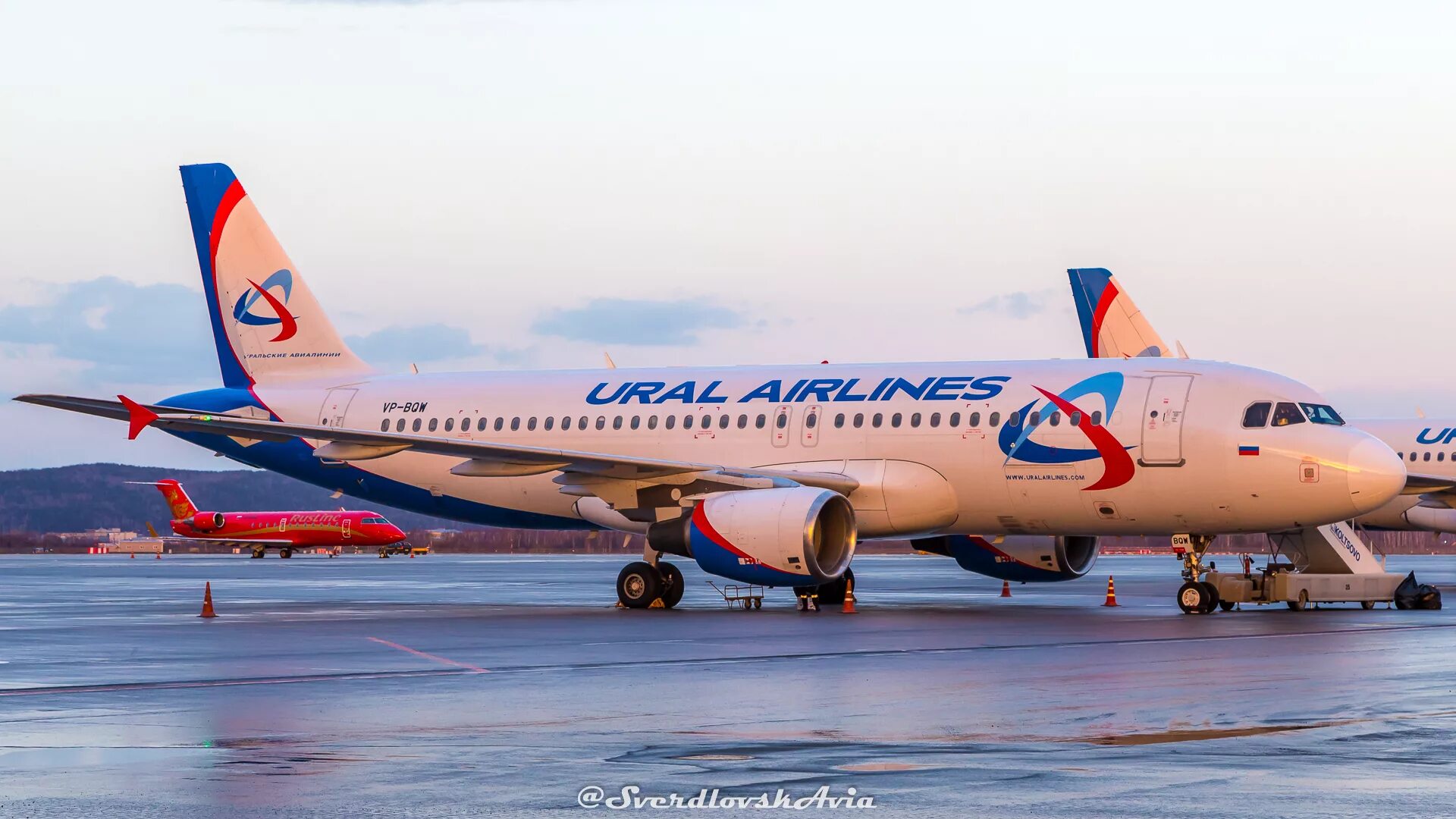 Рейс u6 105 москва. Atr 72 самолет utair салон. Самолет u6. A320neo уральские авиалинии. Уральские авиалинии салон самолета.