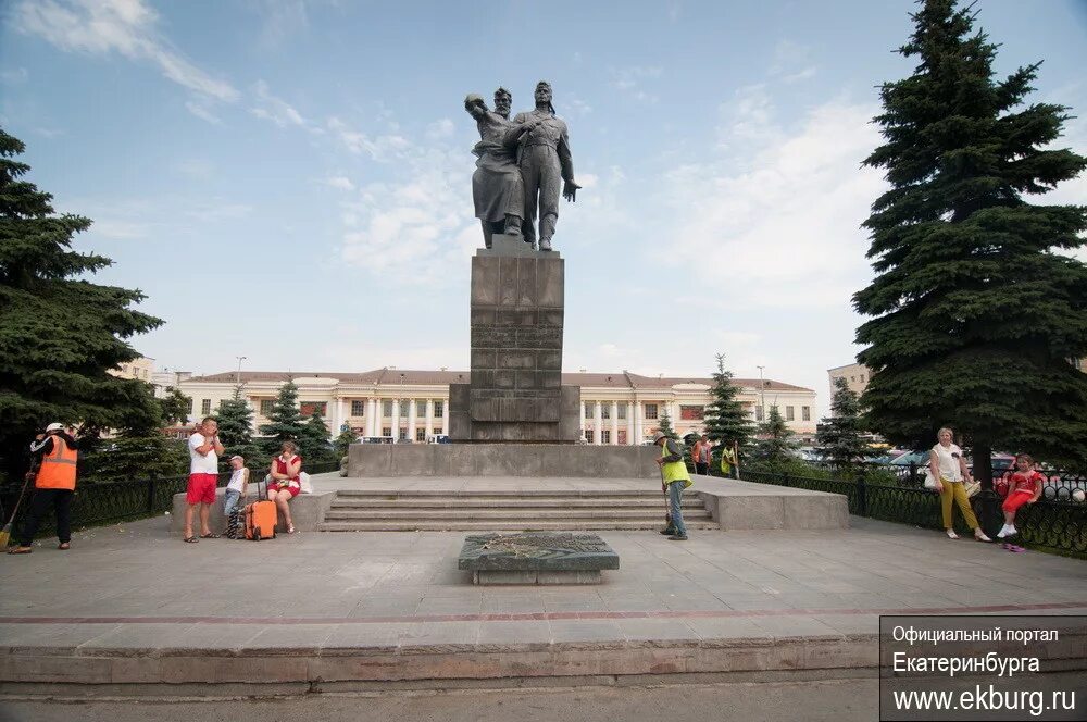 Свердловск Привокзальная площадь. Привокзальная площадь ЕКБ. Железнодорожный район Екатеринбург. Достопримечательности железнодорожного района города Екатеринбурга. Нужна пл