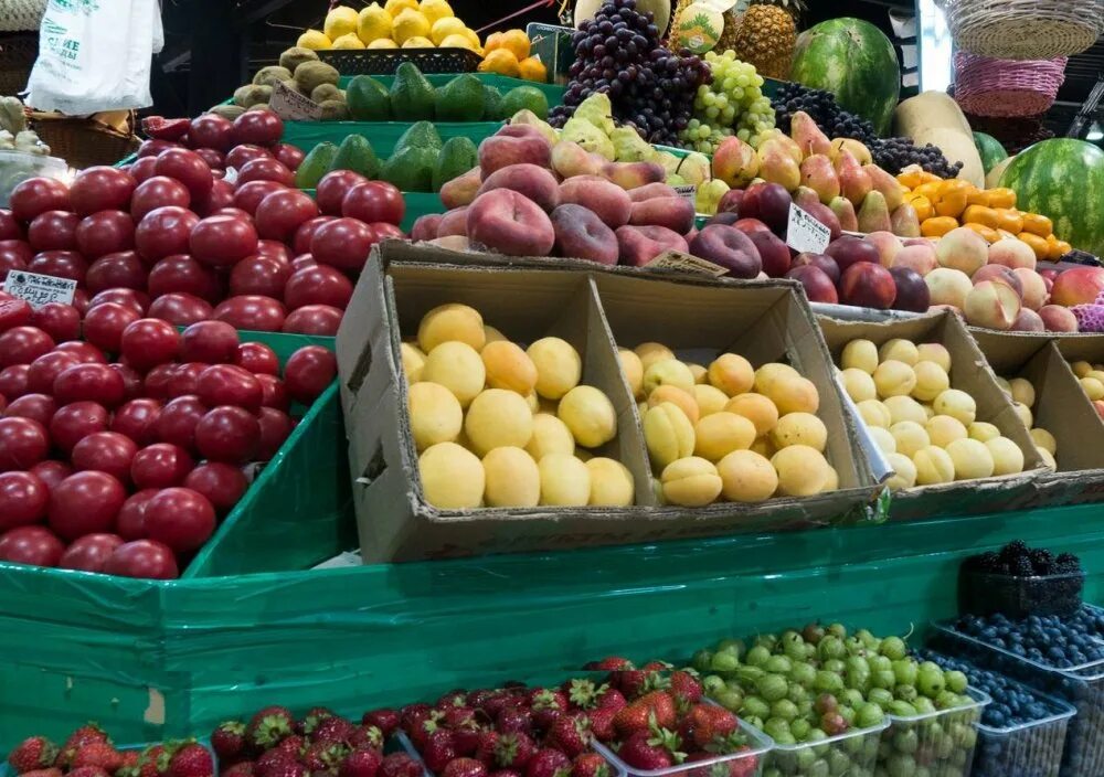 Авито купить фрукты. Мева сабзавот экспорт. Фрукты на рынке. Овощи на рынке. Овощи и фрукты.