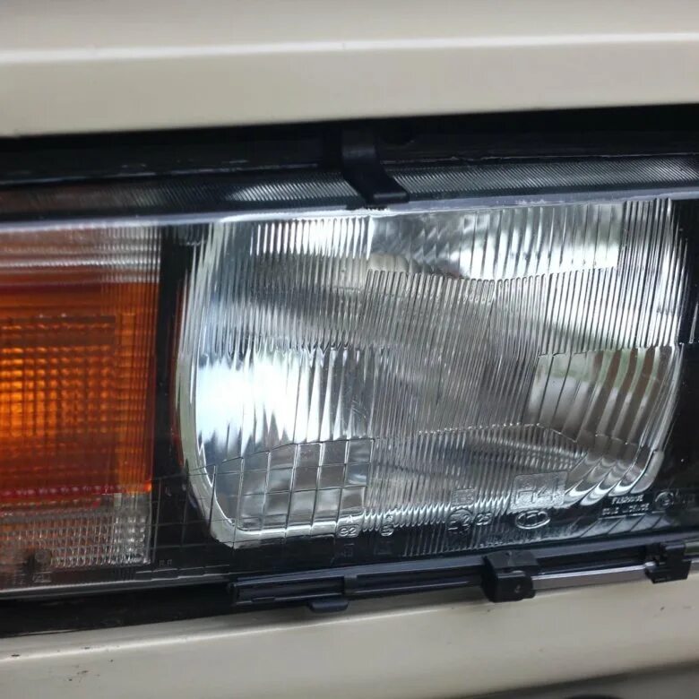 Передняя фара 2105. Передняя фара 2105. Фара ваз 2105. Оптика на ваз 2105. Ваз 2105 белые фары.