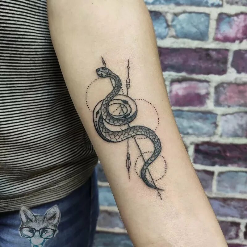 Татуировка змеи женская