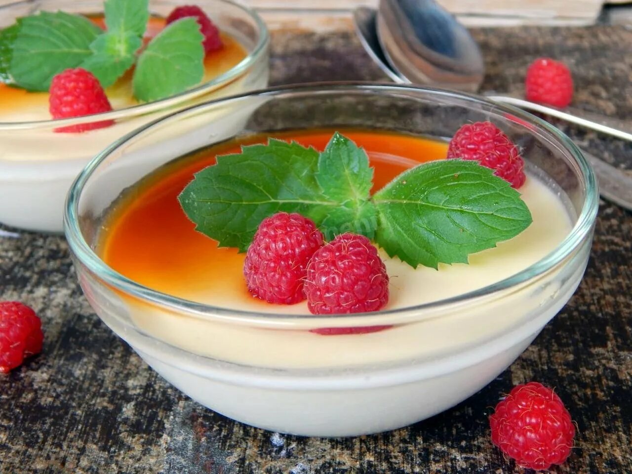 молочное желе из молока с желатином рецепт. молочные десерты с желатином. молочное желе. молочный десерт с желатином. желе из молока.