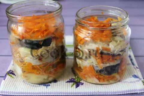 Скумбрия с овощами в банке