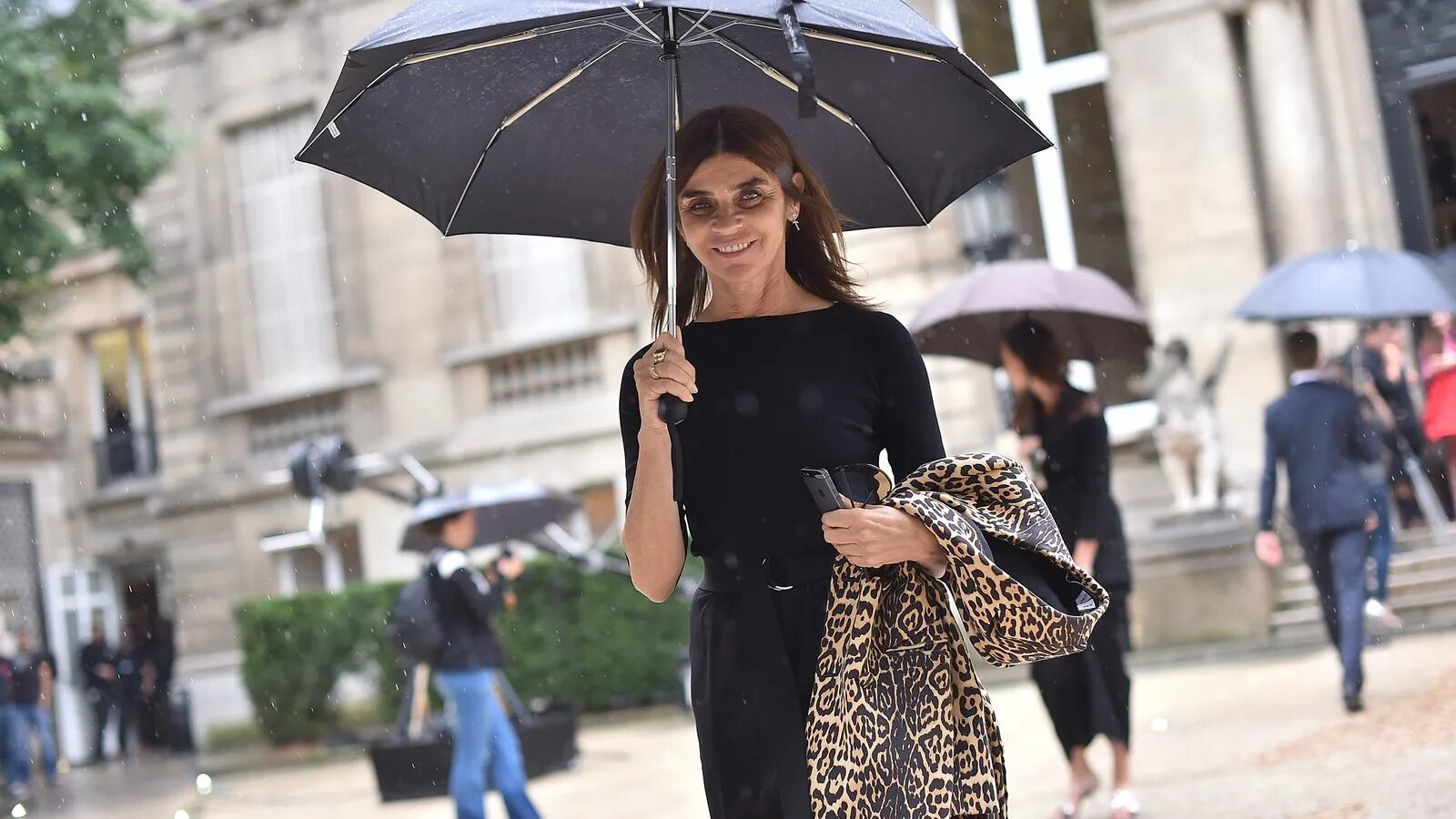 Парижский гаврош стиль. Реальные француженки. Стиль парижанок жанна дамас. Виолетта серрат. Жанна дамас street style.