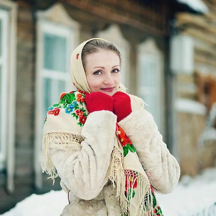 Фотосессия в русском стиле. Образ русской девушки. Красивые славянские девушки. Русская девушка в платке.