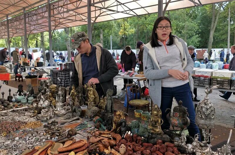 Уделка блошиный рынок спб. Удельная рынок в санкт петербурге режим работы. Уделка питер блошиный рынок. Удельный рынок в санкт-петербурге. Блошиный рынок на удельной.