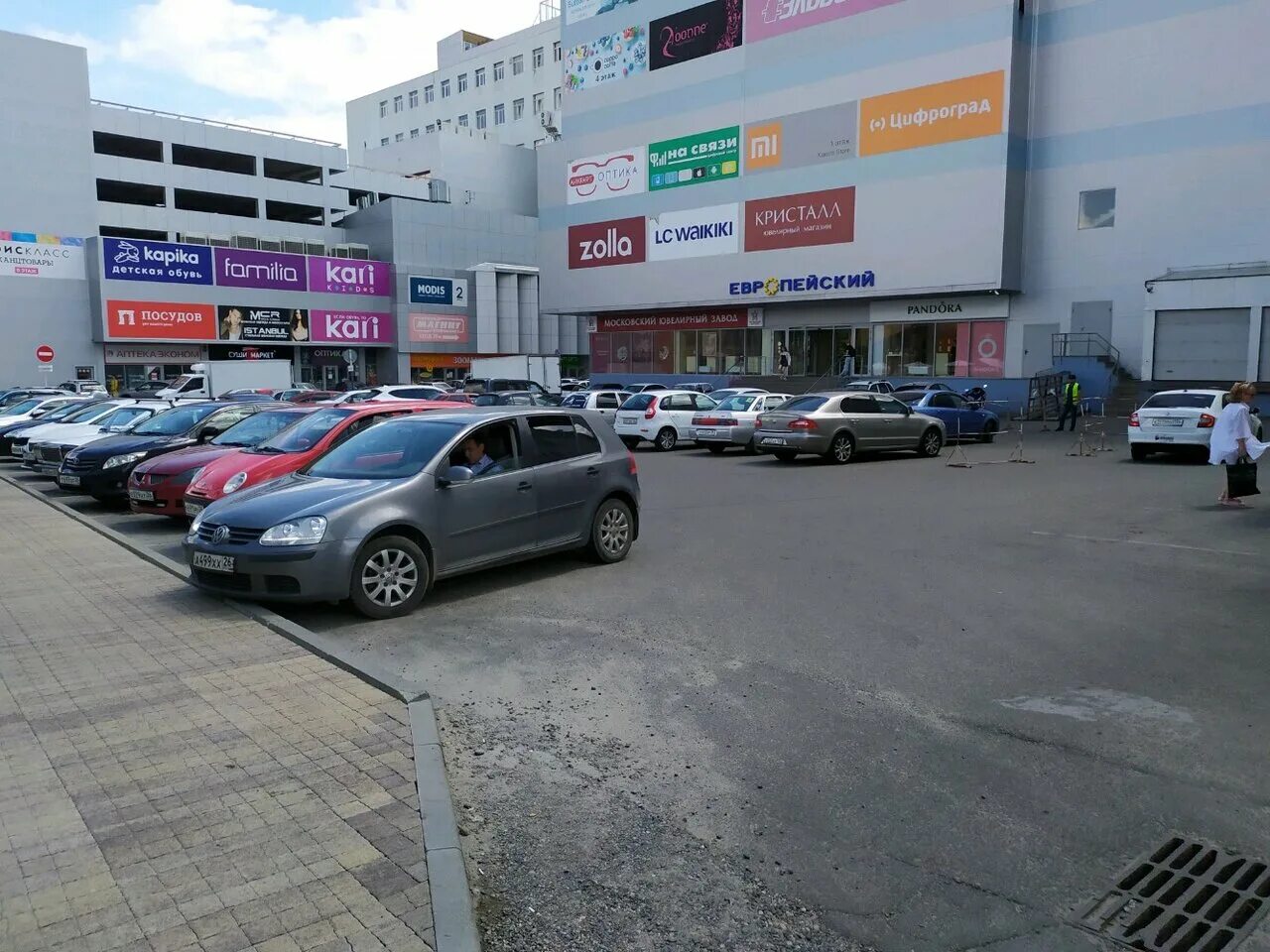 Тц европейский паркинг. Парковка у тц. Парковка европейский ставрополь. Тц европа парковка. Ленинский проспект 95б воронеж.