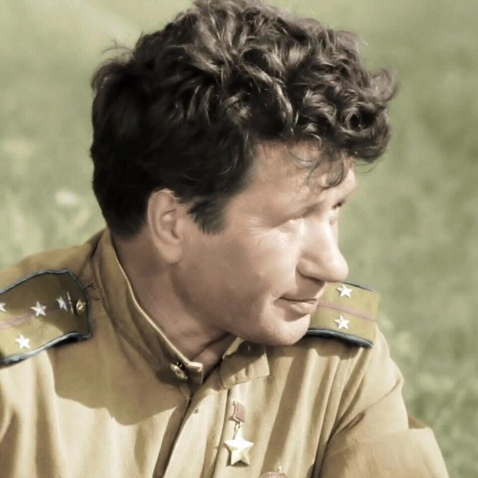 В бой идут одни старики слушать. В бой идут одни старики 1974. С днем победы в бой идут одни старики. Самолет из фильма смуглянка. Смуглянка из кинофильма в бой идут одни старики.