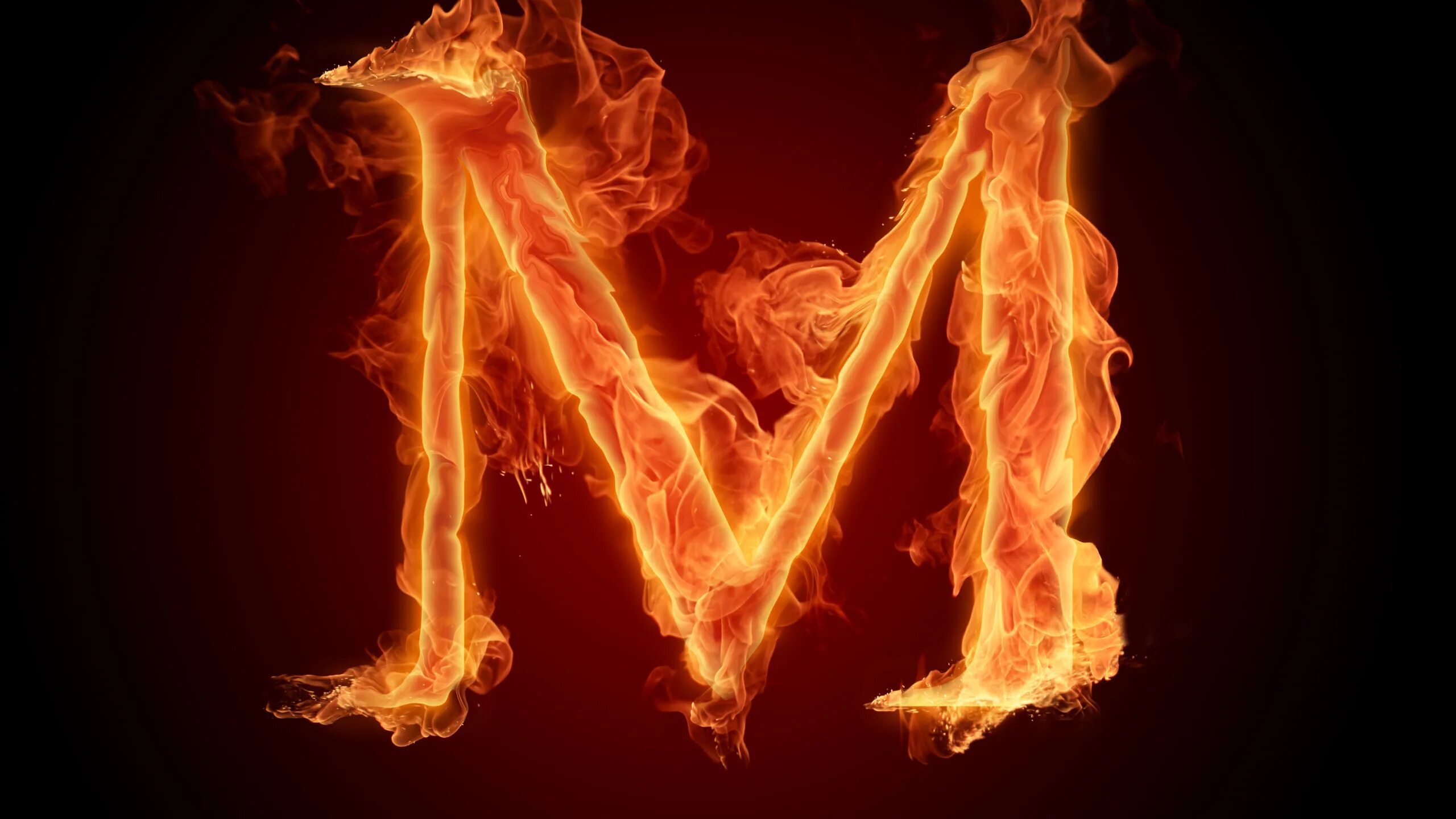 Огненные буквы. Красивые Огненные буквы. Буква m. Огненные буквы на черном фоне.