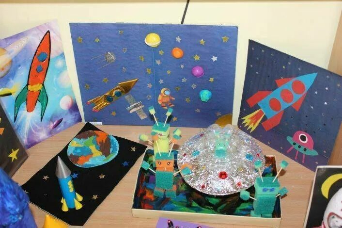 Космос глазами детей поделки. Поделка ко Дню космонавтики в детский сад. Поделка космос. Космические поделки для детского сада. Поделка в садик на тему космос.
