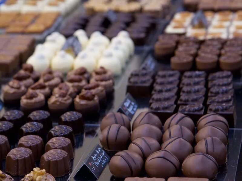 Шоколад бол. Конфеты большие шоколадные. Огромная шоколадка. Брюссельский шоколад. Огромная конфета.