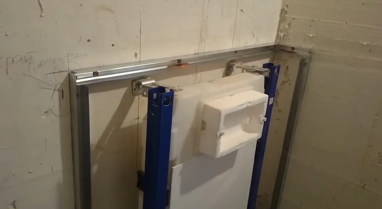 короб для инсталляции. обшивка инсталляции гипсокартоном. обшивка труб коробом из гипсокартона. короб для инсталляции. зашивка инсталляции гипсокартоном grohe.