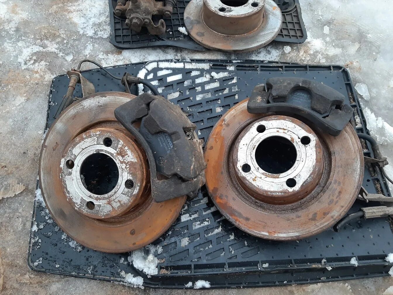 Тормозные диски passat b5 2. Тормозные диски ауди а4 б5. Тормозные диски пассат б3. Тормозные диски ауди 80. Диск тормозной задний ауди б 5 1996.