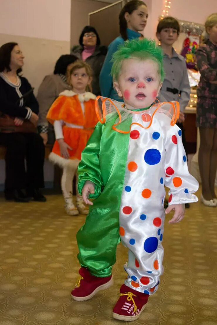 Клоун на утреннике. Костюм клоуна. Костюм клоуна для детей. Новогодний костюм клоуна для мальчика. Костюм клоуна для ребенка в садик.