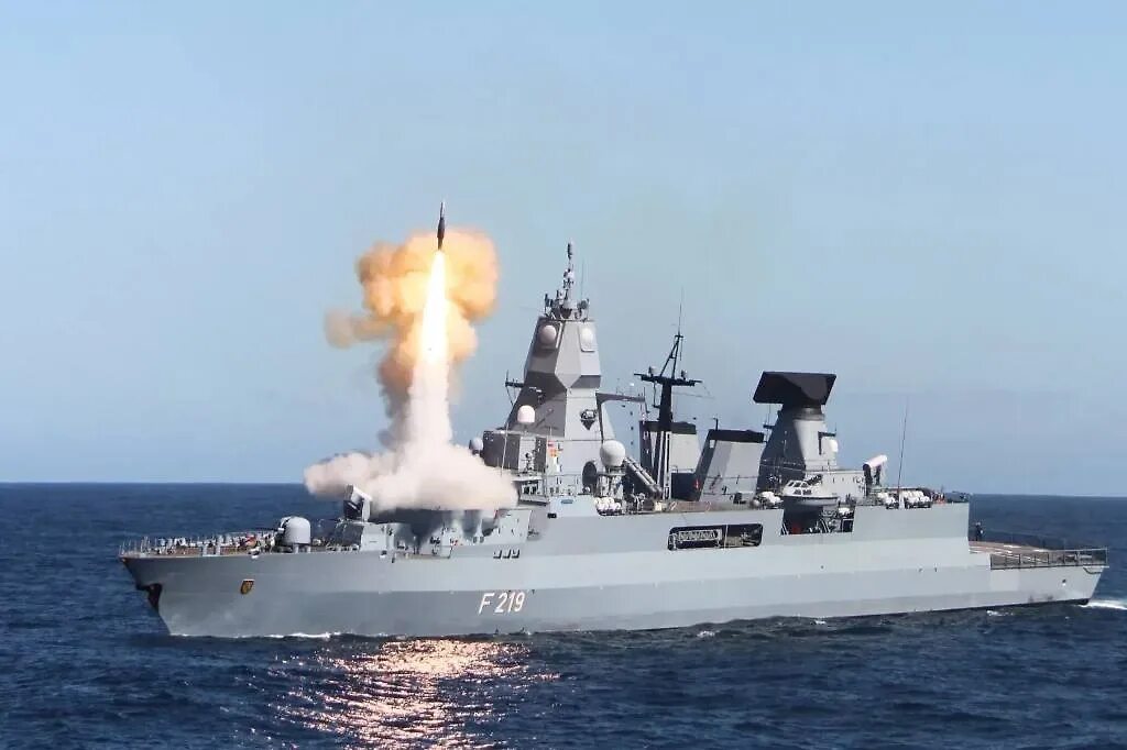 Fgs f126. фрегаты типа «де зевен провинсиен». F 124. фрегат саксония. фрегат уро шлезвиг гольштейн.