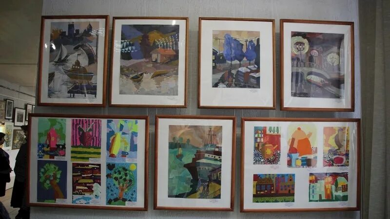 Выставка работ художественной школы. Художественная школа. В сентябре 2021 года в барнауле состоялась выставка глухих художников. Выставка в художественной школе. Выставка в художественной школе.