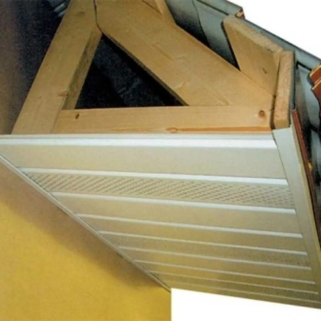 софиты фронтонный свес. софит фальцевой кровли. подшивка карнизного свеса профлистом. софиты снизу. подшивка свесов аквапанель софит.