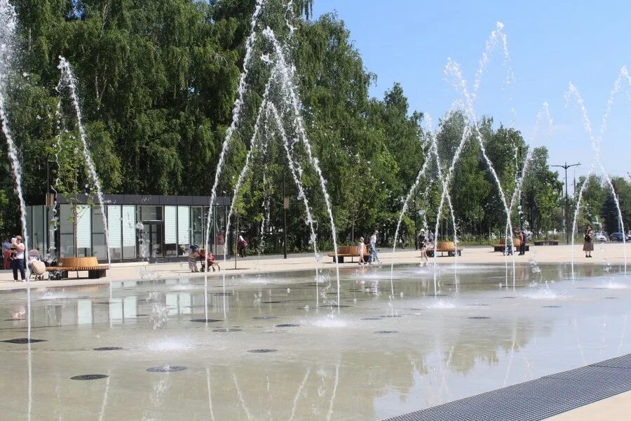 Площадь ижевска. Фонтаны в ижевске на центральной площади. светомузыкальный фонтан ижевск. светомузыкальный фонтан на центральной площади ижевска. фонтан ижевск на центральной.
