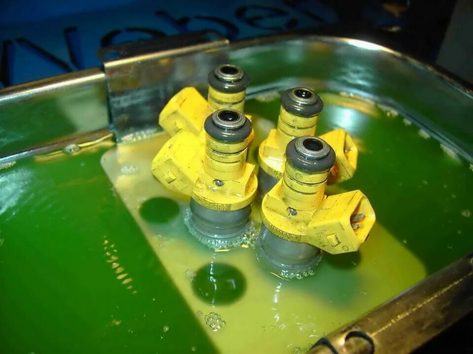 Факел распыла форсунки инжектора. Чистка форсунок ваз 2109 инжектор. Приспособление для промывки форсунок ваз. Можно ли мыть форсунки. Ультразвуковая мойка форсунок.