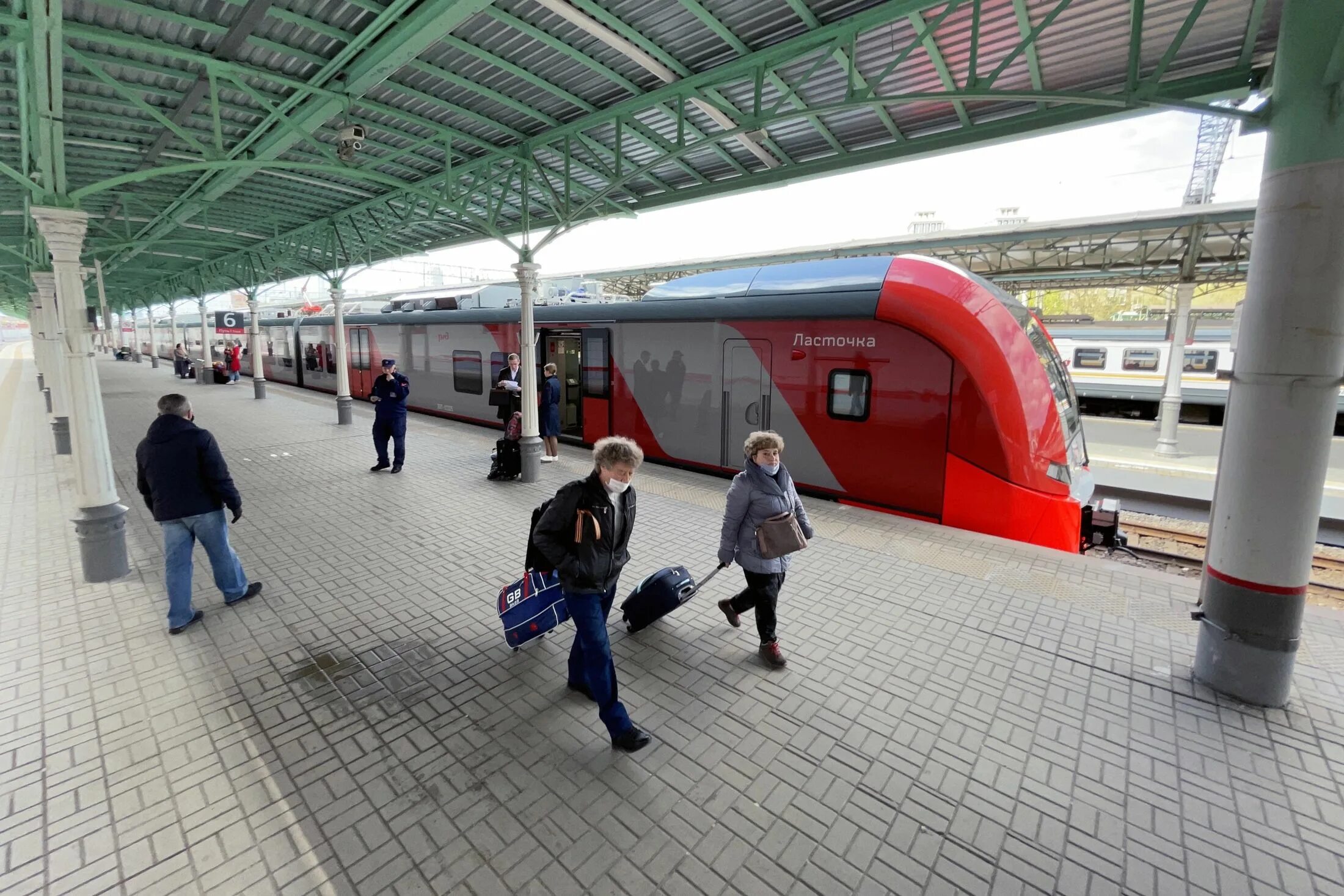 Жд билеты на ласточку минск. Поезд Ласточка Минск. Ласточка Москва Минск. Поезд Ласточка Москва Минск. Фирменный поезд Москва Минск Ласточка.