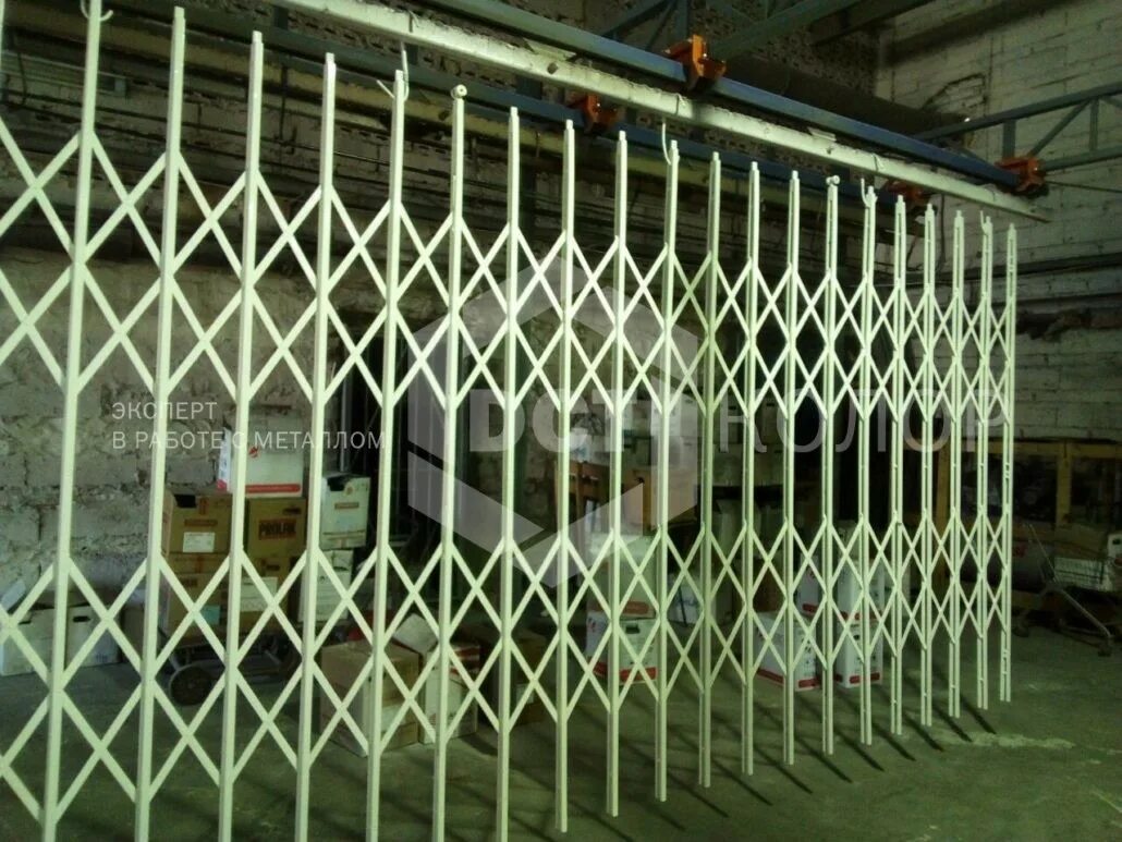 Покраска решеток. Решетка окрашенная порошковой краской. окраска металлического ограждения. решетка крашенная металлическая. покраска металлических решеток.
