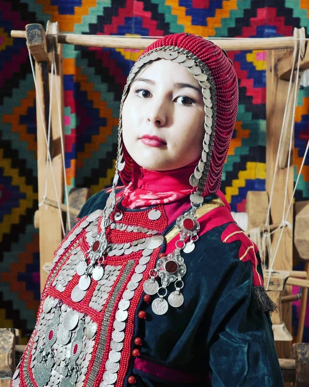 Костюм башкирской красавицы. Башкир+башкирка=башкирка. татарки и башкирки. башкирская татарка внешность. тюркский национальный костюм.