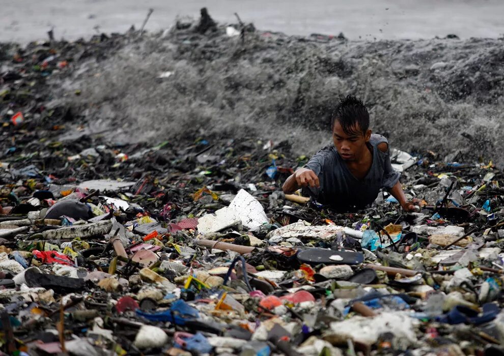 A lot of pollution. Загрязнение планеты. Мусор на земле. Планета земля загрязнение. Загрязнение планеты отходами.