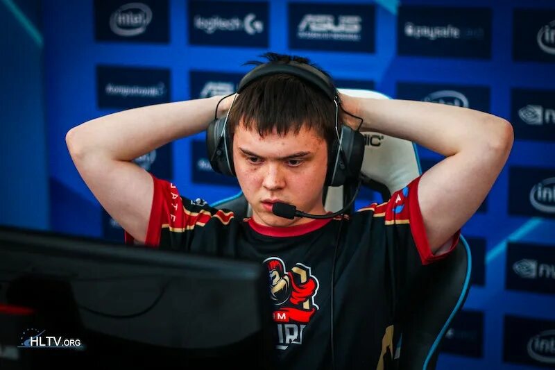Electronic cs go. Денис шарипов electronic. денис шарипов киберспортсмен. электроник киберспортсмен для кс го. молодой киберспортсмен кс го.