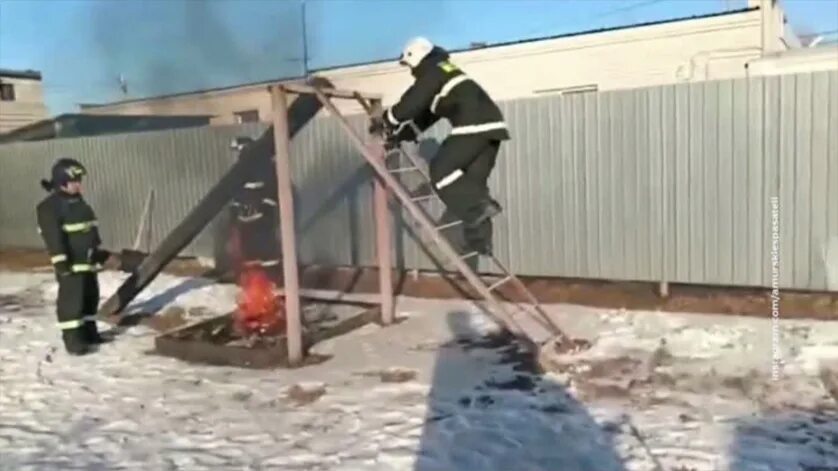 Спасены ли шахтеры в приамурье. Форма противопожарной службы Амурской области. Фотоархив ГЗ И ПБ Амурской области. Пожар Амурские пожарные центра ГЗ И ПБ фото. Амурский областной военкомат Бурейский район захват заложников.