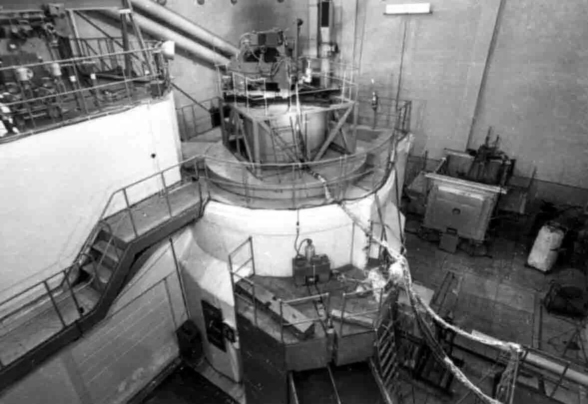 Бр-1 реактор. Бр-2 реактор. Ядерный реактор ф-1. Реактор на быстрых нейтронах бр-2.