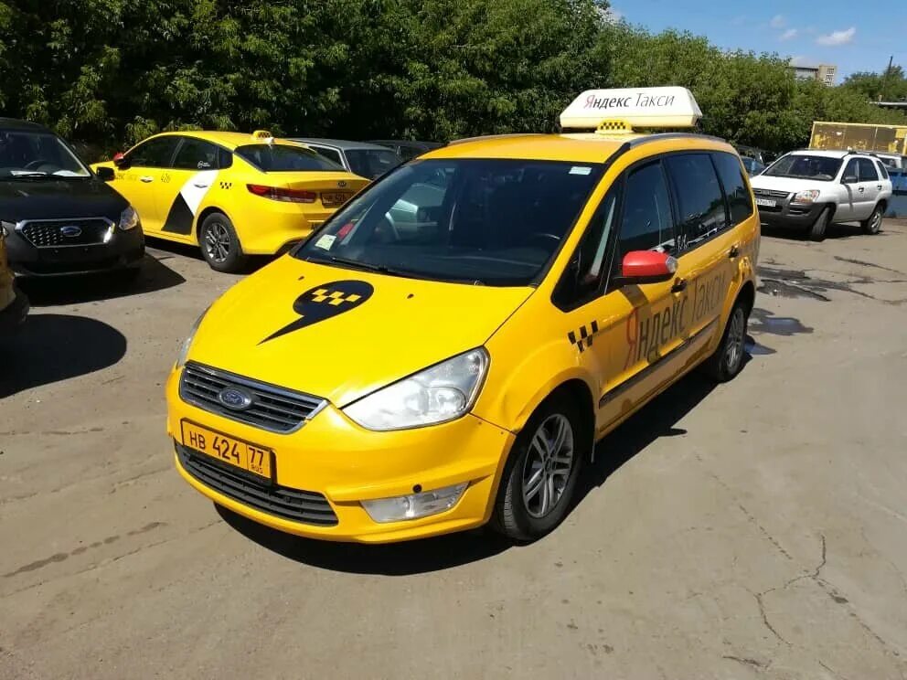 Таксомотор аренда. Ford Galaxy такси. Форд минивэн такси. Минивэн Форд галакси под такси.