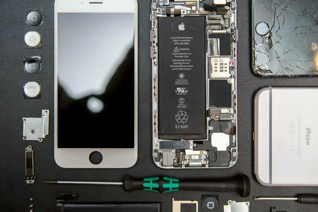 Телефон ремонт надо. Repair iphone 13 Pro. Починить айфон. Починка айфона. Разобранный айфон.