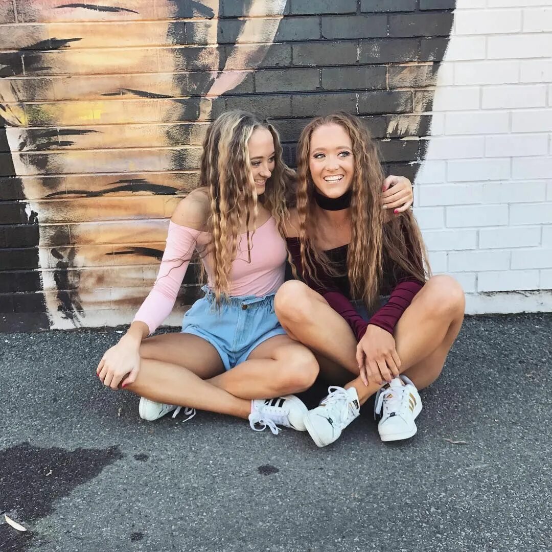 Famous twins. Twin instagram. Thegstwins фото. Thegstwins guljan sahinur. Gülcan sahinur twins близнецы.