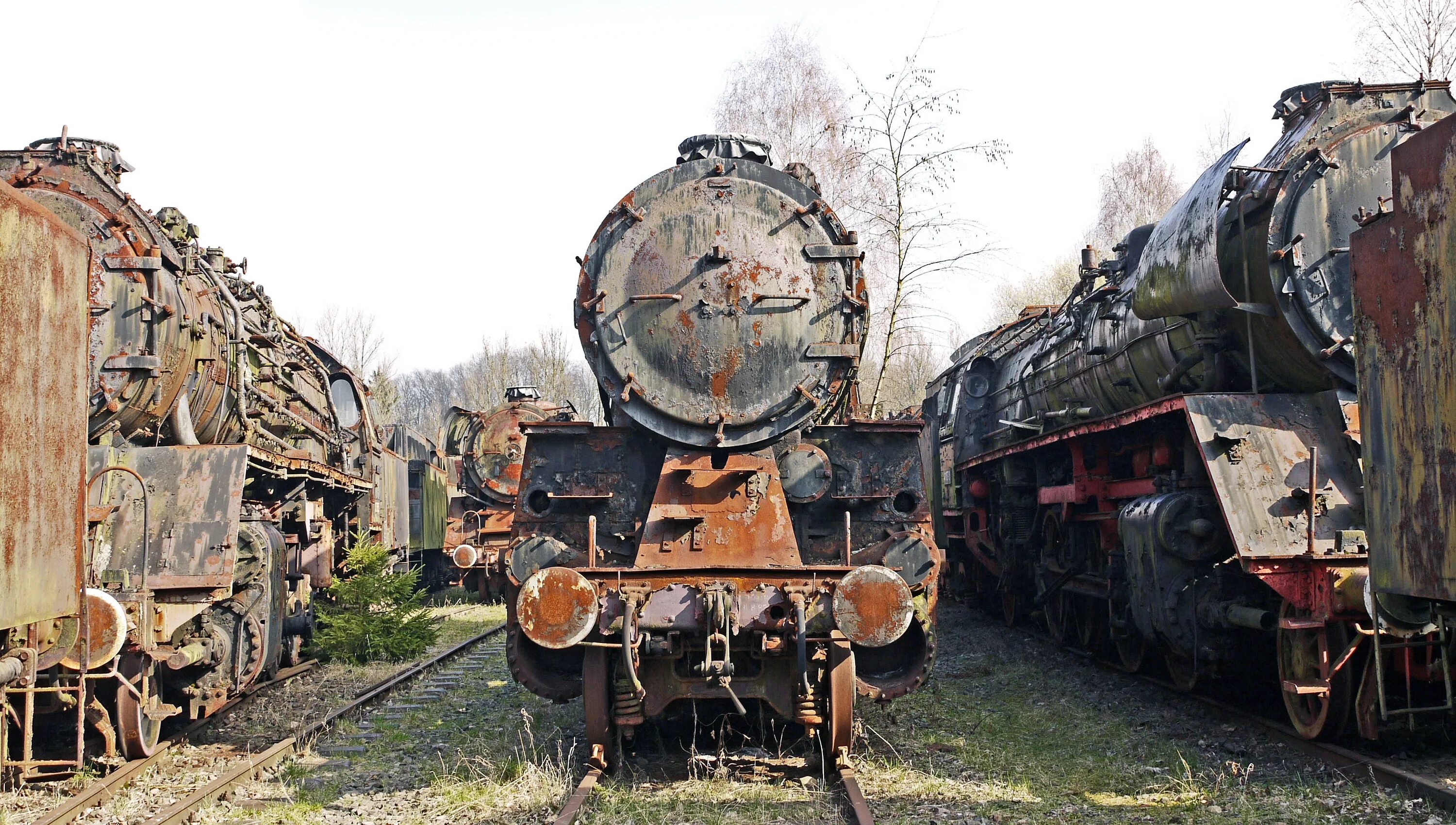 Забытый паровоз. Ржавые паровозы. Старый Ржавый паровоз. Ржавые паровозики. Сломанный паровоз.