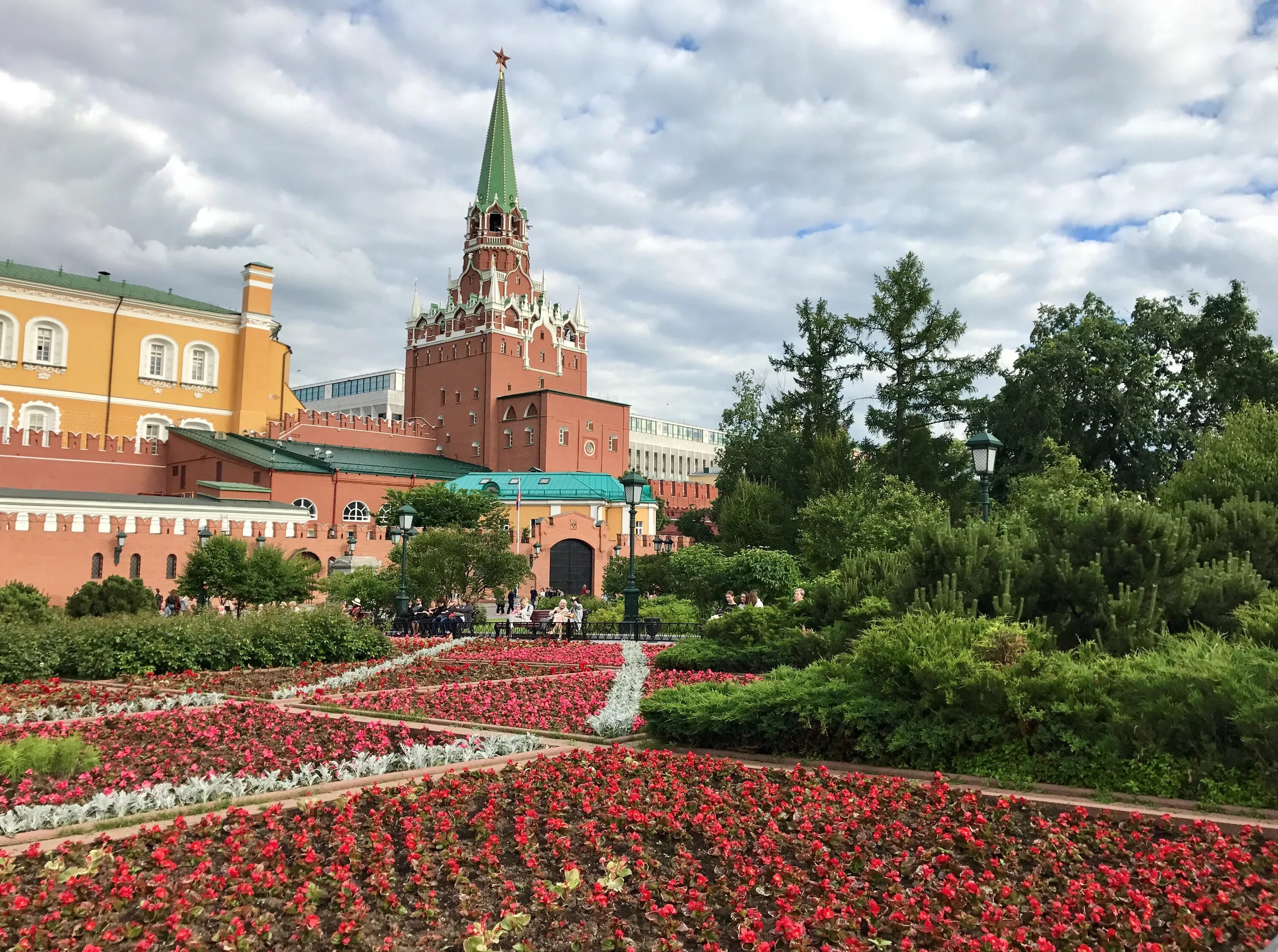 Московский кремль александровский сад. Москва кремль тайницкий сад. Бове кремлевский александровский сад. Москва кремль сад. Кремлевский (александровский) сад.