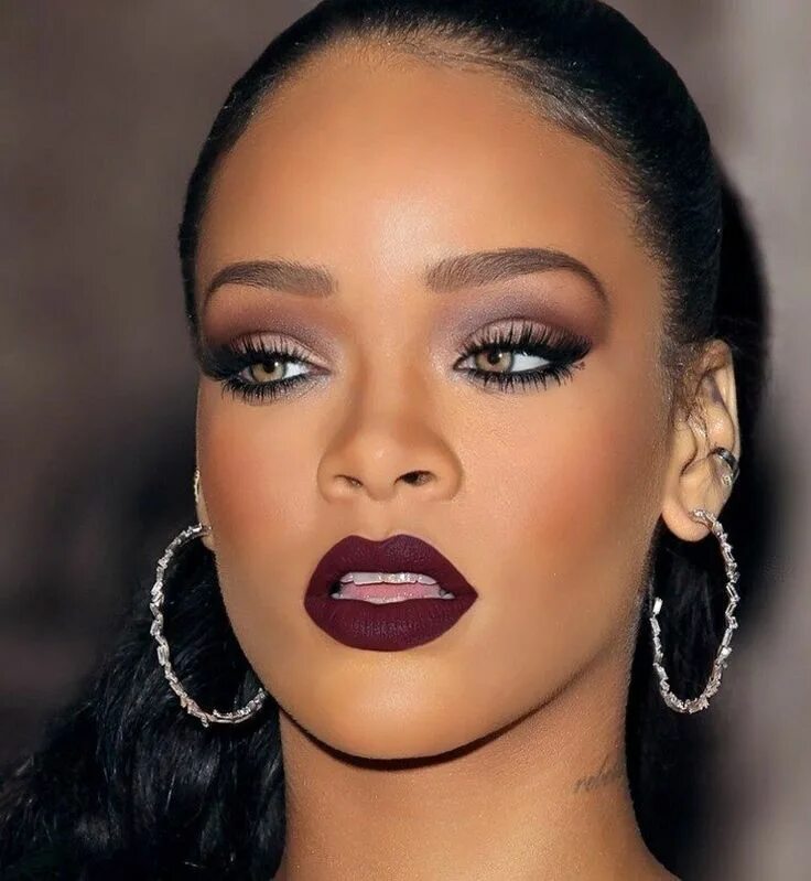 Rihanna Reps For Fenty Beauty In Dubai, Introduce Black Stunna Lip Paint Rihanna