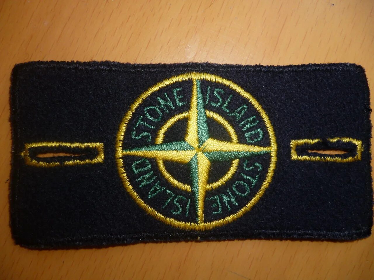 Что означает патч stone. Стон Айленд паль. Стоник патч орига паль. Stone Island патч. Шеврон Stone Island.