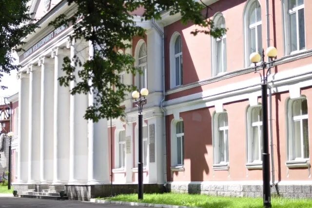 Великие луки реальное училище. 16 колледж великие луки. Механико-технологический колледж великие луки. Великие луки училища. 28 училище город великие луки.